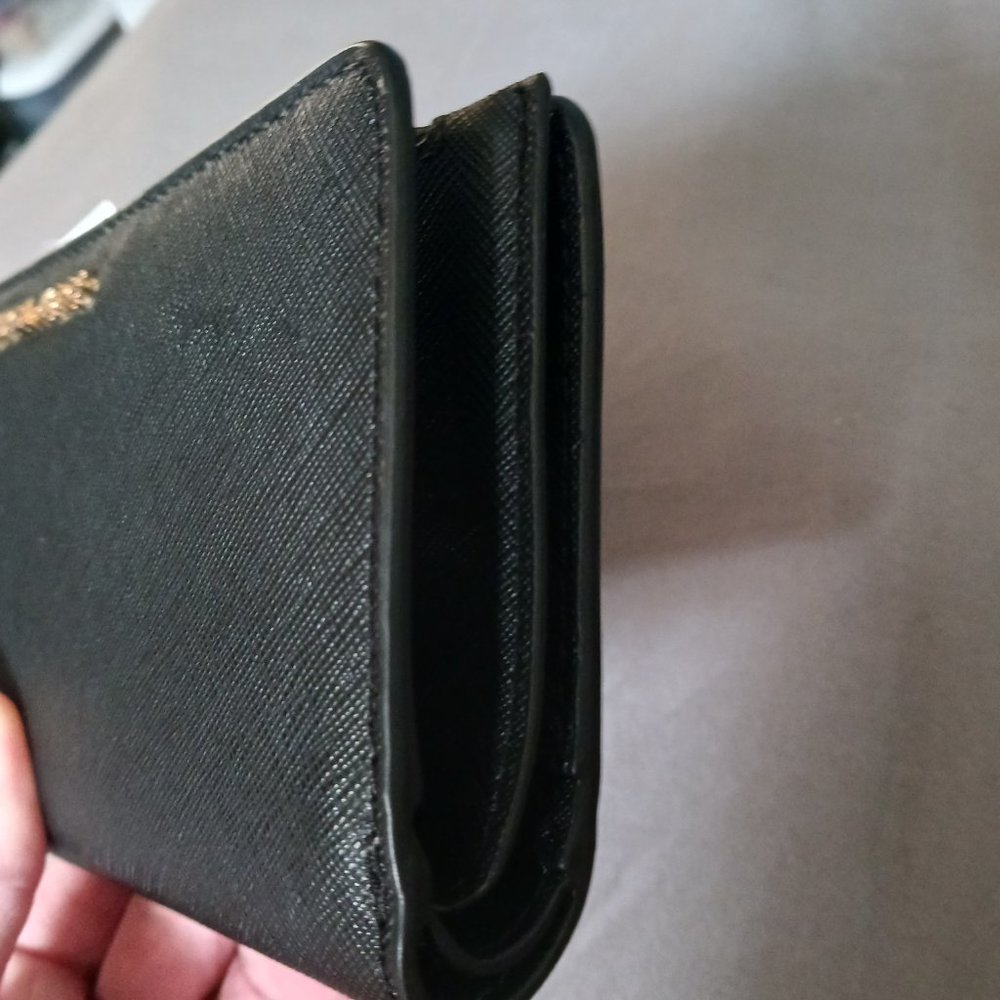 NWT! MICHAEL KORS WALLET - Picture 2 of 15